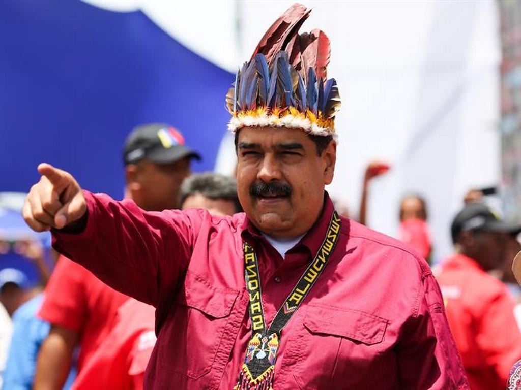 ¿A quién le reza Maduro? Santería, cultos evangélicos y hasta cartas del tarot en su campaña presidencial